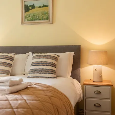 Honey Pot Barn Cropton